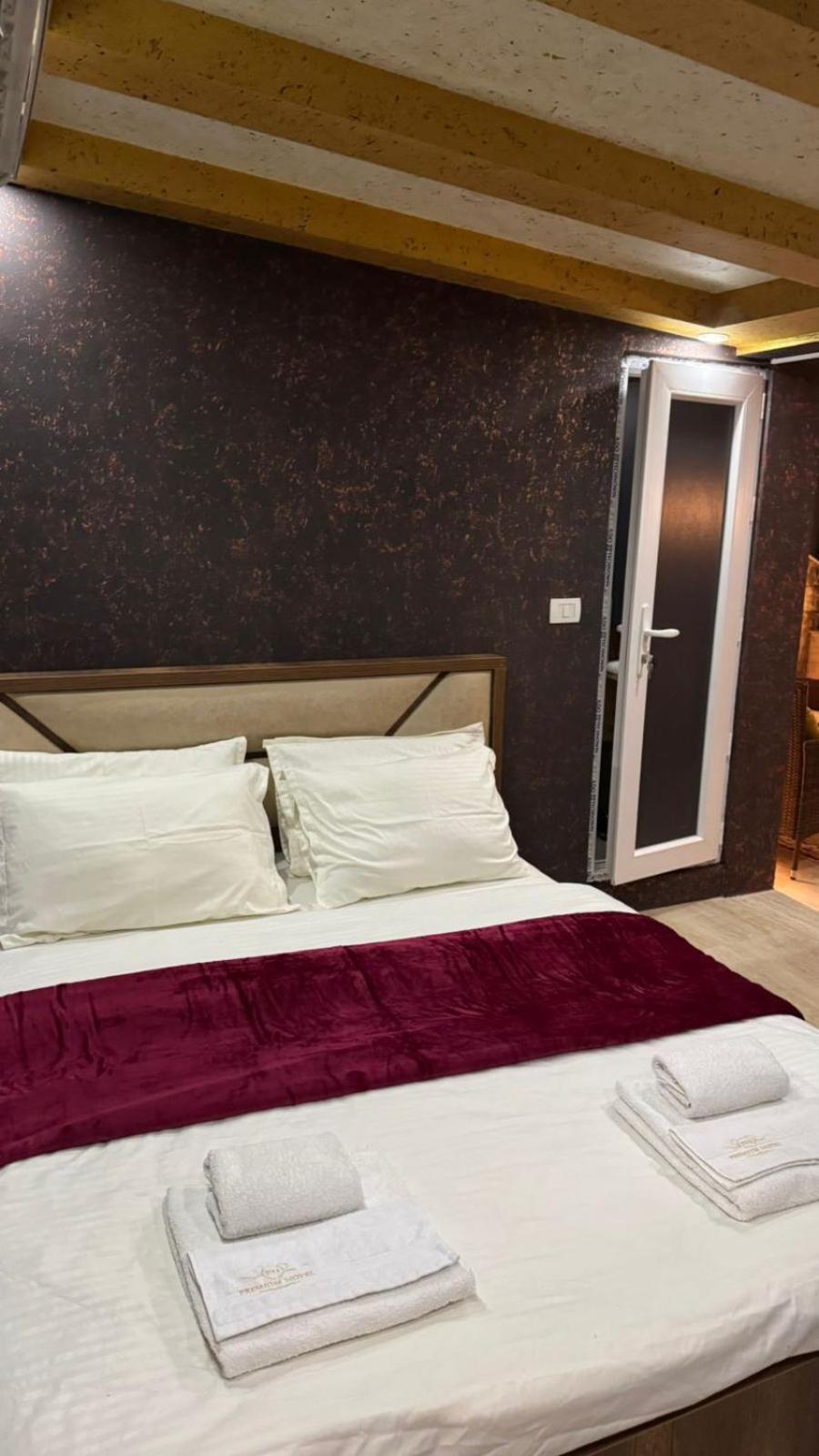 Hotel Premium プリシュティナ エクステリア 写真